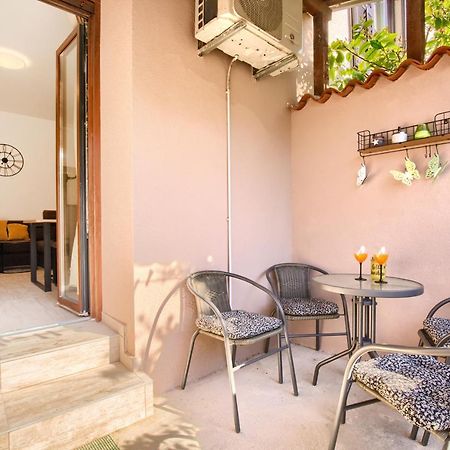 Amphitheater 3+2 Modern Apartment With Terrace, Wifi, Netflix พูลา ภายนอก รูปภาพ