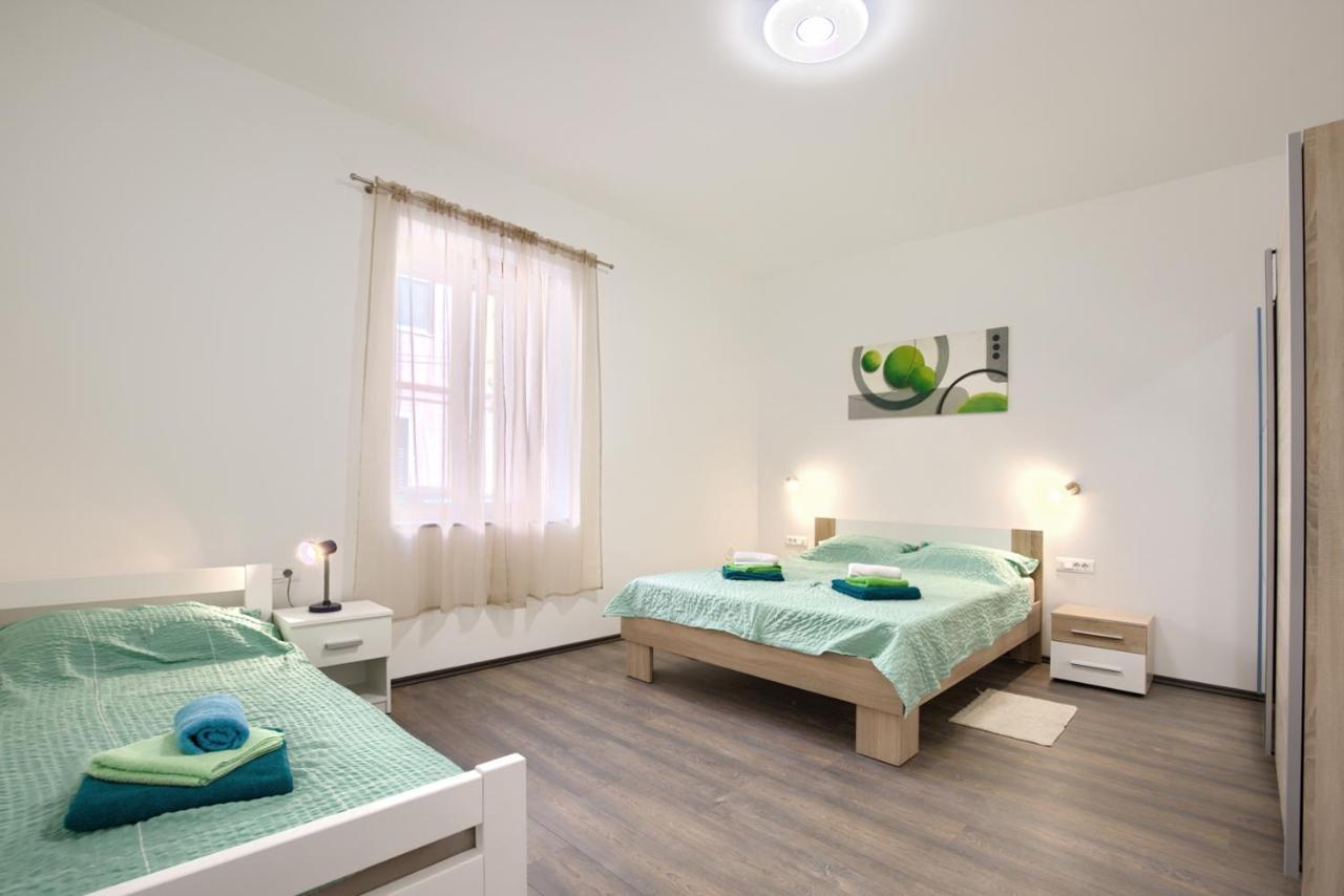 Amphitheater 3+2 Modern Apartment With Terrace, Wifi, Netflix พูลา ภายนอก รูปภาพ