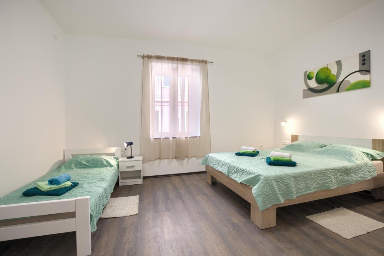 Amphitheater 3+2 Modern Apartment With Terrace, Wifi, Netflix พูลา ภายนอก รูปภาพ