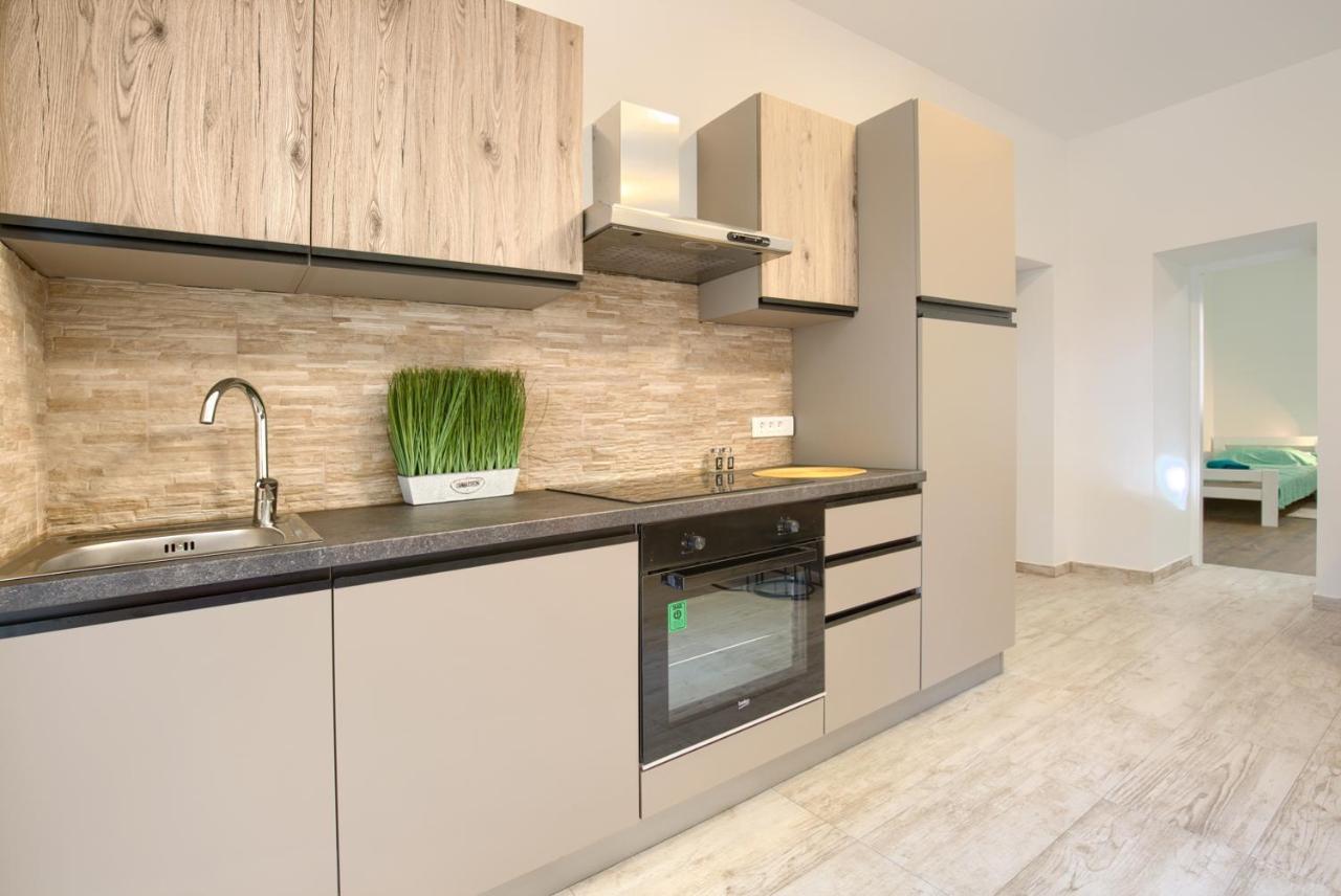 Amphitheater 3+2 Modern Apartment With Terrace, Wifi, Netflix พูลา ภายนอก รูปภาพ